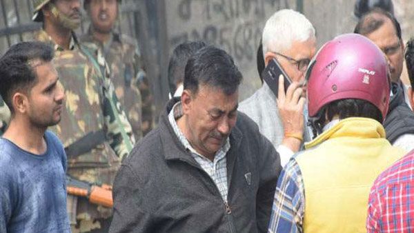 అల్లర్లలో కొత్త కోణం: IB కానిస్టేబుల్‌ను చంపి డ్రైనేజీలో పడేశారు: తల ఛిద్రమైన స్థితిలో.. !