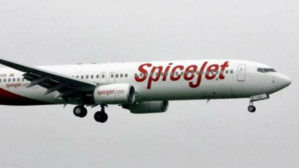 విమానం నుంచి ఇందనం లీక్: కోల్‌కతాలో అత్యవసరంగా స్పైస్‌జెట్ ల్యాండ్..