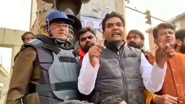 ఢిల్లీ అల్లర్లు-బీజేపీ సీనియర్ నేతకు లింకేంటీ? ఆ హెచ్చరికల తరువాతే: ఢిల్లీ డీసీపీకి తీవ్రగాయాలు..!