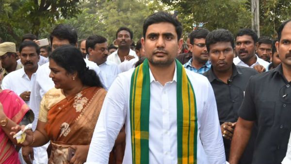 కొండను తవ్వి ఎలుకను పట్టారు... పచ్చకామెర్ల వాడికి లోకమంతా పచ్చగానే: ఐటీ దాడులపై లోకేష్ ట్వీట్