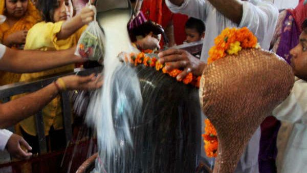 శివరాత్రికి శివునికి వేటితో అభిషేకం చేస్తే మేలు