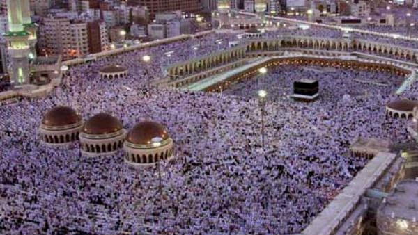 సౌదీ అరేబియా అసాధారణ నిర్ణయం.. మక్కా, మదీనా యాత్రలపై నిషేధం.. వీసాల జారీ నిలిపివేత