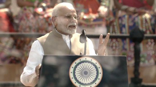 Namaste Trump: చిరకాల బంధమంటూ ప్రధాని మోడీ ప్రసంగం, మెలానియా ట్రంప్‌పై ప్రశంసలు