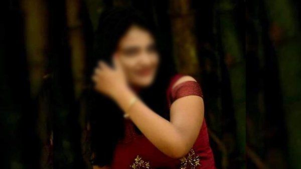 టీవీ, చిత్ర పరిశ్రమలో విషాదం: ప్రముఖ గాయని ఆత్మహత్య: తల్లికి వాట్సప్ మెసేజ్‌లో నిజాలు..