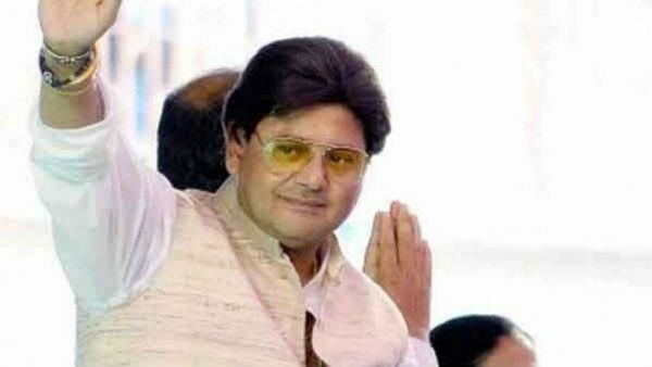 ఎయిర్‌పోర్టులో ఛాతి నొప్పి.. కన్నుమూసిన ప్రముఖ నటుడు,మాజీ ఎంపీ..