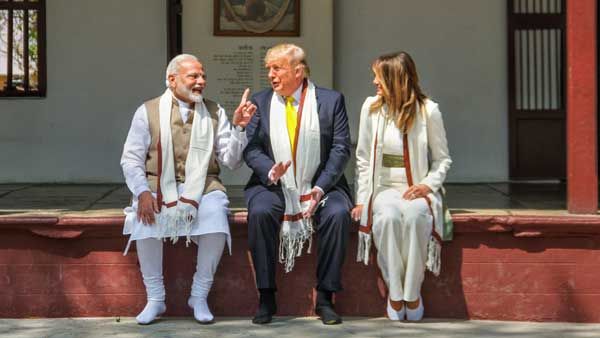 మహాత్ముడికి నివాళికి బదులుగా మోడీ థ్యాంక్స్: రాజ్‌ఘాట్‌లో ఒబామా అలా..సబర్మతిలో ట్రంప్ ఇలా..!