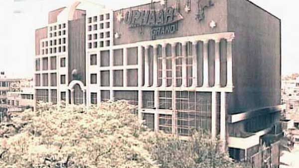 ఉపహార్ సినిమా దుర్ఘటన కేసు: క్యూరేటివ్ పిటిషన్ కొట్టేసిన సుప్రీం, అన్సాల్‌ సోదరులకు ఊరట