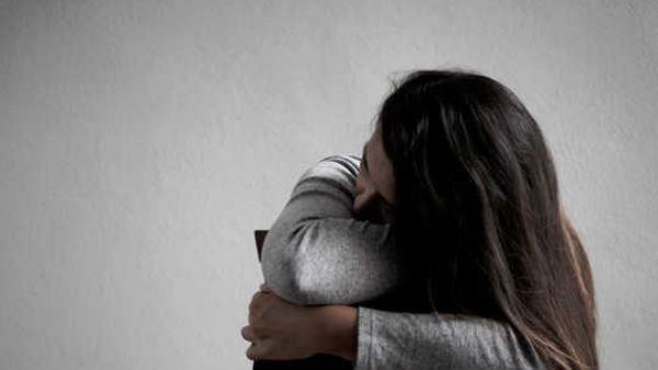 మరో దిగ్భ్రాంతికర ఘటన: మహిళా ట్రైనీ క్లర్క్‌లను నగ్నంగా నిలబెట్టి పరీక్షలు!