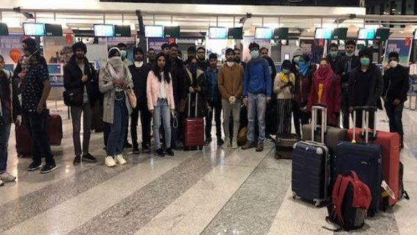 coronavirus: ఇటలీ విమానాశ్రయంలో భారత విద్యార్థుల పడిగాపులు, వారిలో తెలుగువారే ఎక్కువ