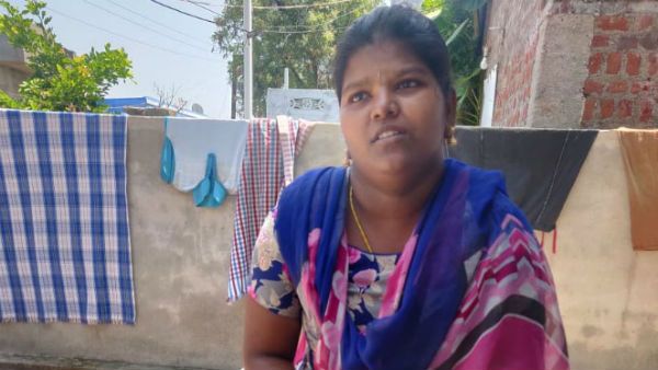 వైరా మహిళకు కుడివైపున గుండె