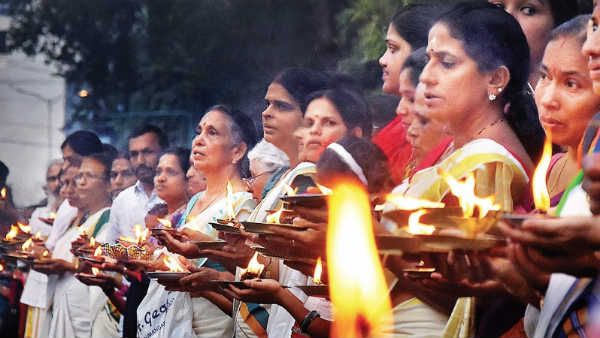 హారతి దీపం విశిష్టతలు ఏమిటి? ఎన్నిరకాలు,ఎన్ని వత్తులు.