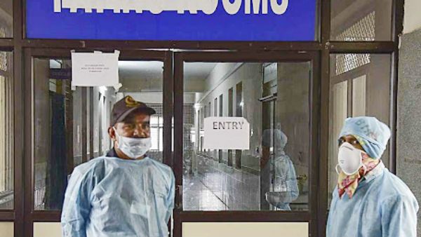 ఏపీలో కరోనా ఎఫెక్ట్ .. ప్రభుత్వ కార్యాలయాల్లో ఉద్యోగులు ఆ పని చెయ్యనక్కర్లేదన్న సర్కార్