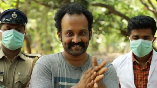 చూచుకుందామా నీ పెతాపమో.. నా పెతాపమో: లుంగీ ఎత్తికడితే కరోనా పరార్..!