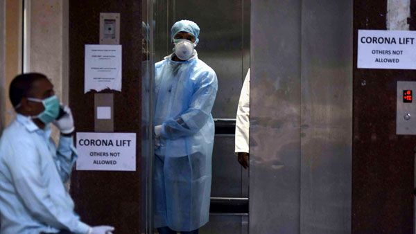 బేగంపేట్, చందానగర్, కోకాపేట్: భాగ్యనగరాన్ని చుట్టుముట్టిన కరోనా: మరో మూడు పాజిటివ్ కేసులు