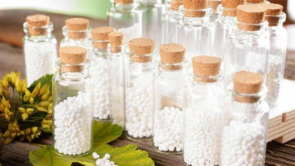 3 కి.మీ పరిధిలో గల 61 స్కూళ్లకు 2 వేల హోమియో మందులు, మరో 20 వేల డోసులు: డీఈవో