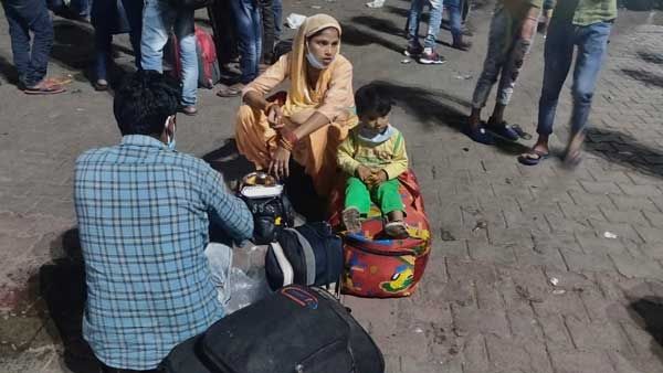 ‘హై రిస్క్’తో వైరస్ వ్యాప్తి.. రాత్రంతా రోడ్లపైనే జనం.. ఇరాన్ నుంచి 275 మంది.. పైలట్‌కు పాజిటివ్