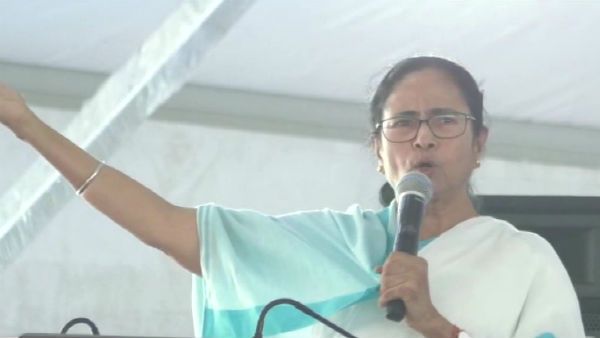 బంగ్లాదేశీలు అందరూ భారతీయులే.. బెంగాల్ నుంచి ఎవరినీ వెనక్కి పంపబోమన్న మమత