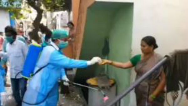 వైసీపీ ఎమ్మెల్యే స్ఫూర్తితో: పారిశుద్ధ్య పనుల్లో టీడీపీ సీనియర్ ఎమ్మెల్యే: బ్లీచింగ్ పౌడర్ చల్లి..