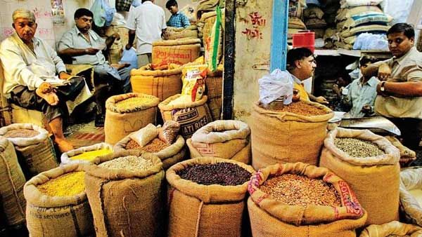 కరోనా ఎఫెక్ట్: ఒకేసారి ఆరు నెలల రేషన్ ఇవ్వాలని కేంద్రం నిర్ణయం