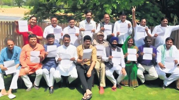 కమల్‌నాథ్ సర్కార్‌తో ప్రాణహానీ, కేంద్రమే భద్రత కల్పించాలి, బెంగళూరులో రెబల్ ఎమ్మెల్యేలు