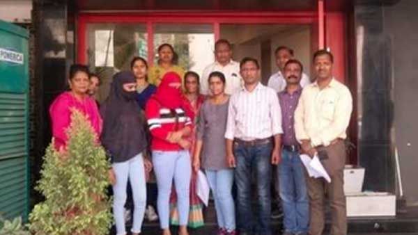 ఎయిర్ హోస్టెస్ లతో వ్యభిచారం: ప్రముఖ హోటల్ నిర్వాకం