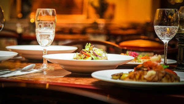 Fact check : అక్టోబర్ 15 వరకూ రెస్టారెంట్ల మూసివేత వార్తలపై కేంద్రం క్లారిటీ