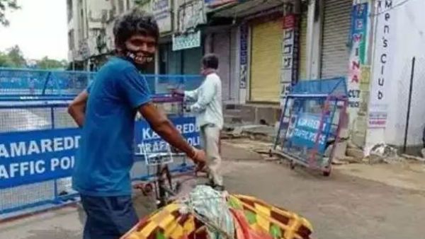 corona lockdown: శవాన్ని సైకిల్ వెనుకసీటుపై పెట్టుకుని మార్చూరీకి తీసుకెళ్లాడు