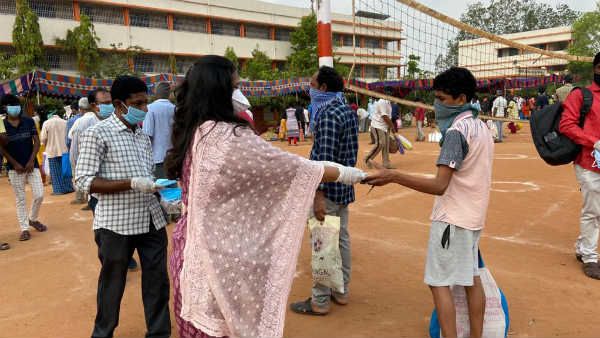 ఏపీలో కరోనా మాటున ప్రచారం- గీత దాటుతున్న అభ్యర్దులు- ఈసీకి ఫిర్యాదులు..