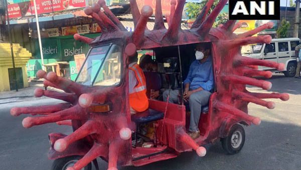 Corona Lockdown: కరోనా ఆటో వస్తే ప్రజలు పరుగో పరుగు, అలా వెళితే ఇలా వచ్చి, గానా బజానా !