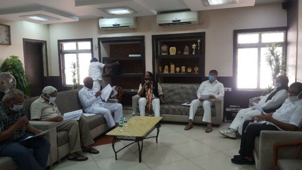 నాంపల్లిలో అఖిలపక్ష సమావేశం..! వలస కూలీల సహాయంపై టీ సర్కార్ తప్పుడు ప్రచారం చేస్తోందన్న నేతలు..!!