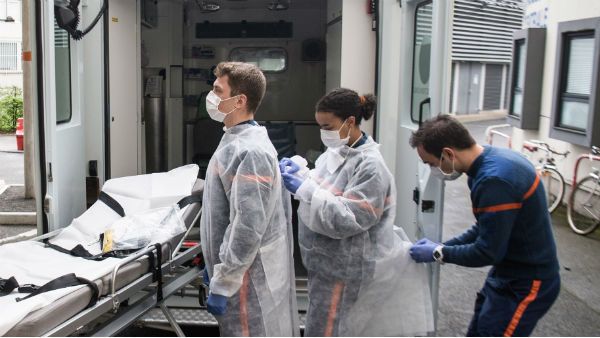 వెన్ను విరిచిన కరోనా: అమెరికాలో ఒక్క రోజే సుమారు 1973 మంది మృతి: రెండు రోజుల్లో 3800 మందికి పైగా