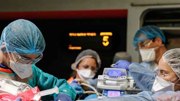 lockdown:వైద్య సిబ్బందిపై కత్తితో దాడి, టీచర్‌ చెంప చెల్.. మొబైల్ తీసుకొని...