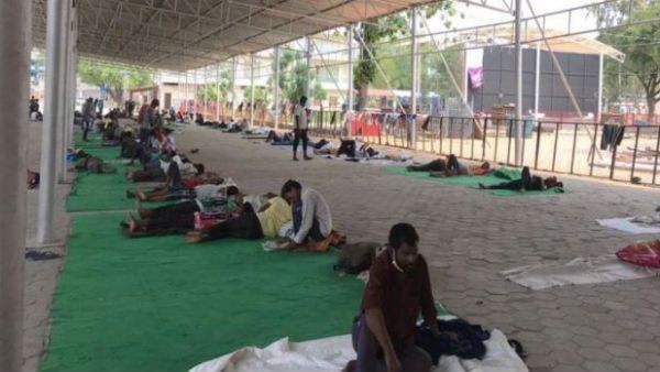 lockdown: రాత్రి దొమల బెడద, పగలు వేడి, హైదరాబాద్ క్యాంపులో వలసకూలీల వెతలు