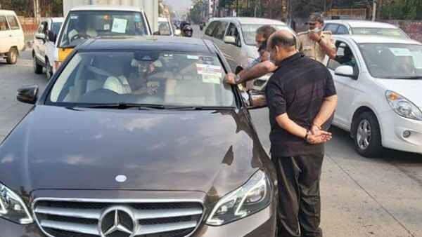 Corona Lockdown:హోమ్ మంత్రికి సినిమా చూపించిన పోలీసులు, ఎవరు నువ్వు? ఎక్కడికి?!