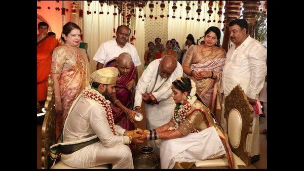 Lockdown: నా కొడుకు పెళ్లి ఎలా చేశామంటే ? మాజీ సీఎం, మాకు కరోనా వస్తే వీళ్లే కారణం, బీజేపీ లీడర్ !