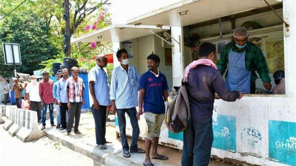 వలసకూలీల పాలిట వరం ‘అన్నపూర్ణ’:రోజుకు 1 లక్ష మందికి భోజనం, ఉచితంగానే అందజేత..