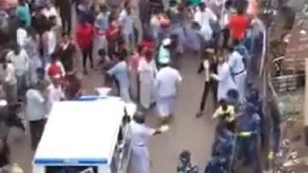 బెంగాల్‌లో అరాచకం.. పోలీసులపై తిరగబడ్డ మూక.. రాళ్ల దాడిలో సిబ్బందికి గాయాలు..