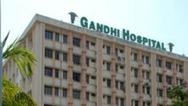 ప్రభుత్వానికి గాంధీ ఔట్ సోర్సింగ్ సిబ్బంది షాక్.. డిమాండ్లు నెరవేర్చాలని సమ్మె నోటీసులు..