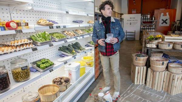 ఎంట్రీ నహీ హై భయ్యా: హైదరాబాద్‌లో దారుణం: చైనీయులను పోలిన ముఖం: సూపర్ మార్కెట్లోకి నో ఎంట్రీ. !