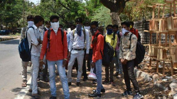 ఏపీలో చిక్కుకున్న తెలంగాణా విద్యార్థుల తిప్పలు ... ఇళ్ళకు పంపమని వేడుకోలు