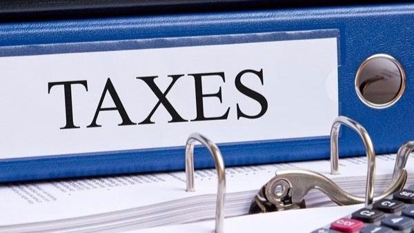 అసలే ఆర్థిక సంక్షోభం.. ఇలాంటి టైమ్‌లో పిడగు లాంటి నివేదిక.. ఆ ముగ్గురిపై వేటు..