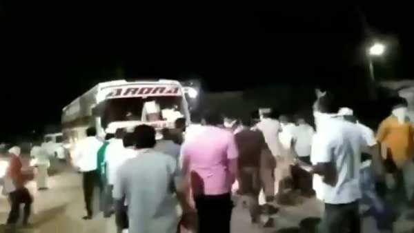 అర్ధరాత్రి వైసీపీ ఎమ్మెల్యే వీరంగం- లాక్ డౌన్ ఉల్లంఘన- ఒడిశా పెళ్లి బస్సును విడిపించుకెళ్లిన వైనం...