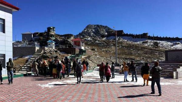 భారత్-చైనా సరిహద్దుల్లో ఉద్రిక్తతలు- ఇరు బలగాల మోహరింపు-లడఖ్‌లో ఆర్మీఛీఫ్