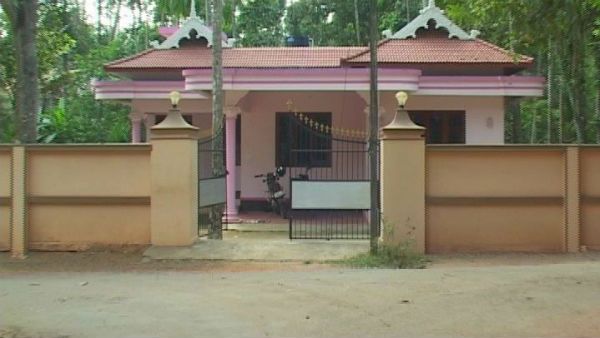 ఇంటి ప్రహారీ గోడకు ఆర్థిక సమస్యలకు సంబంధం ఏంటి..? వాస్తు ఏం చెబుతోంది..?