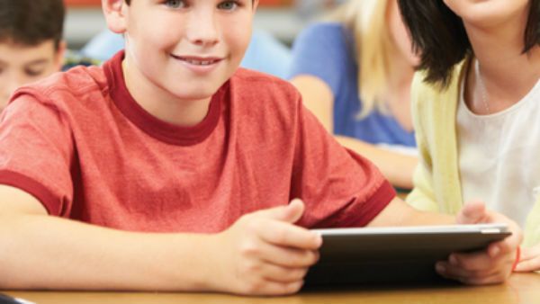 విద్యా వ్యవస్థలో డిజిటలైజేషన్ సాధ్యమేనా ? ఆన్ లైన్ బోధన గ్రామాల్లో వర్కవుట్ అవుతుందా ?