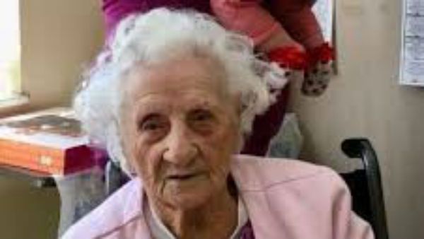 ఓయ్ బామ్మా ఏక్‌ పెగ్‌లా : కరోనాపై విజయం సాధించిన వందేళ్ల గ్రానీ..బీర్‌తో సెలబ్రేషన్స్..!