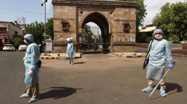 ఏడురోజులు కంప్లీట్ లాక్‌డౌన్: వైరస్ విస్తరించడంతో అధికారుల చర్యలు.. ఎక్కడంటే...