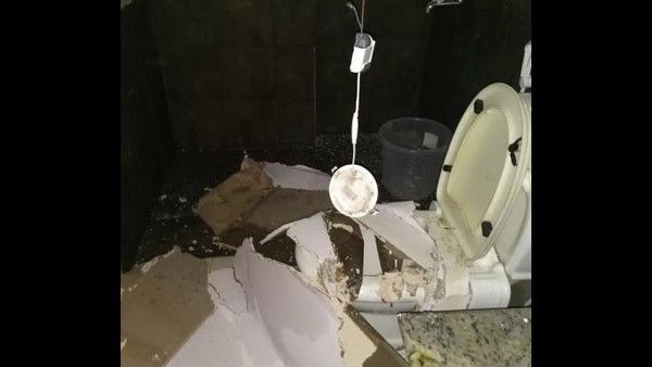 Coronavirus: హోటల్ లో కరోనా క్వారంటైన్, బాత్ రూంలో మీనాక్షి, కుప్పకూలిన సీలింగ్, అంతే !