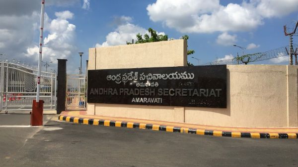 ఏపీలో ఐఎఎస్ అధికారులకు అనూహ్య కష్టాలు: సర్వీసులో ఇలాంటి పరిస్థితి వస్తుందని అనుకోలేదంటూ