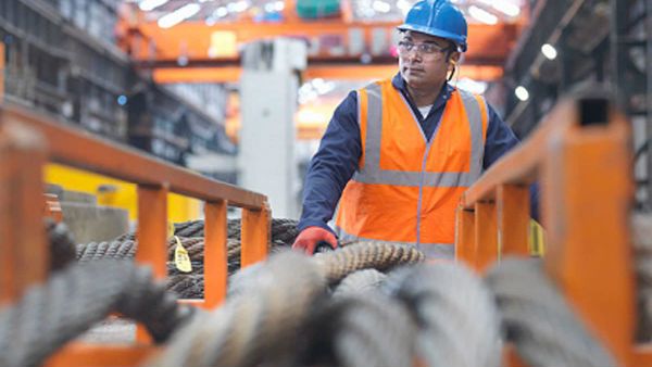 కరోనాదెబ్బకు అంధకారంలోకి అంసంఘటిత కార్మికుల జీవితాలు: ఐఎల్ఓ